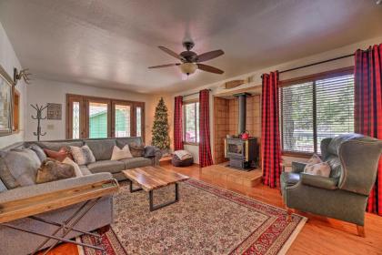 Family-Friendly Pinetop Retreat Deck and Yard! - image 3