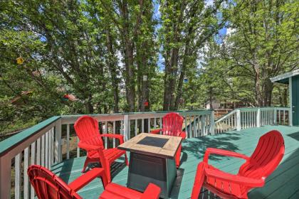 Family-Friendly Pinetop Retreat Deck and Yard! - image 4