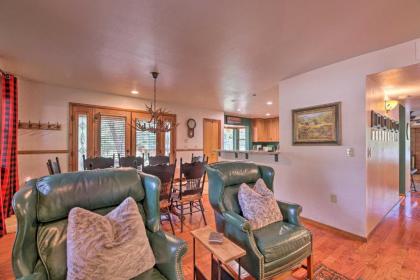 Family-Friendly Pinetop Retreat Deck and Yard! - image 9