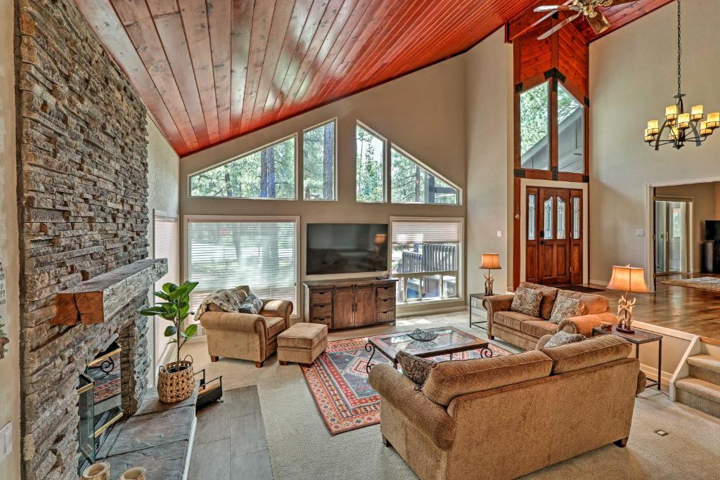 Pinetop Cabin with Fireplace about 1 Mi to Golf! - main image