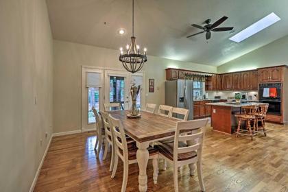 Pinetop Cabin with Fireplace about 1 Mi to Golf! - image 10