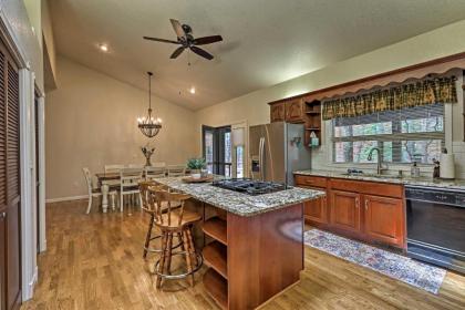 Pinetop Cabin with Fireplace about 1 Mi to Golf! - image 12