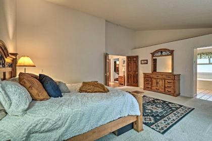 Pinetop Cabin with Fireplace about 1 Mi to Golf! - image 14