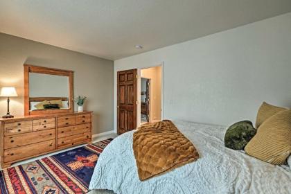 Pinetop Cabin with Fireplace about 1 Mi to Golf! - image 18