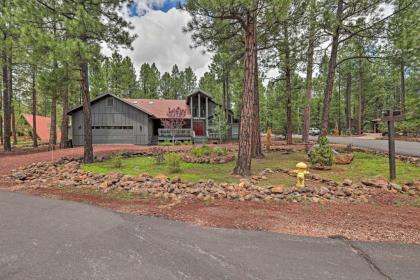 Pinetop Cabin with Fireplace about 1 Mi to Golf! - image 2