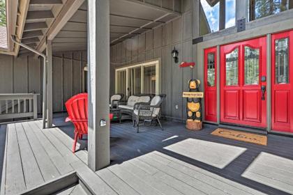 Pinetop Cabin with Fireplace about 1 Mi to Golf! - image 3