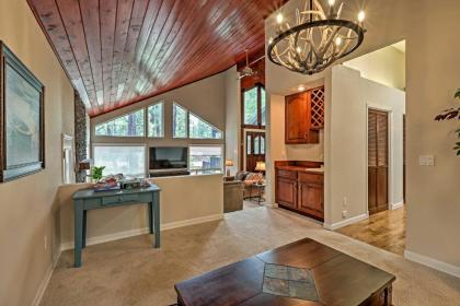 Pinetop Cabin with Fireplace about 1 Mi to Golf! - image 8