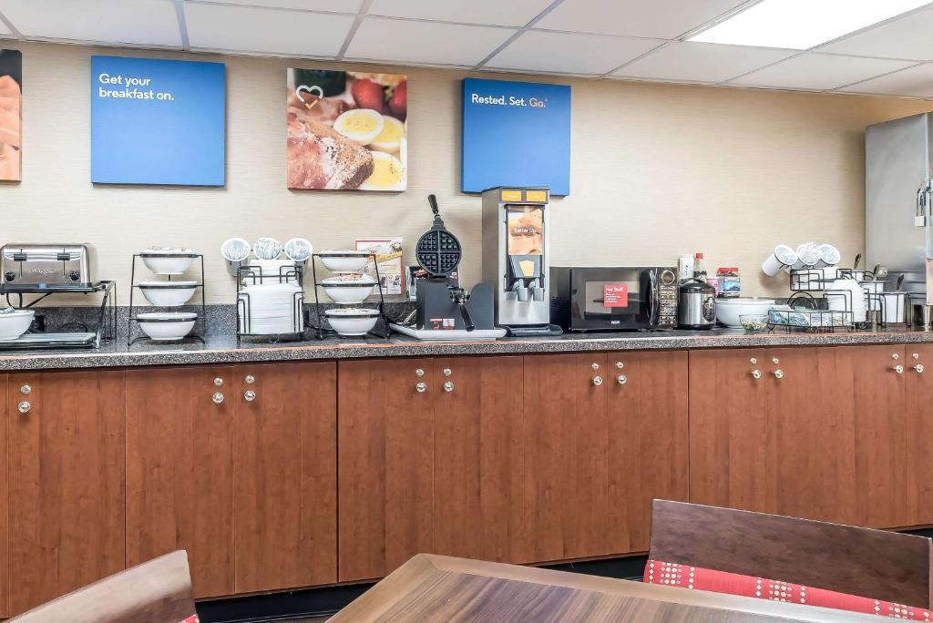 Comfort Inn Miami Valley Centre Mall - image 2
