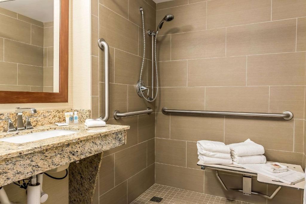Comfort Inn Miami Valley Centre Mall - image 5