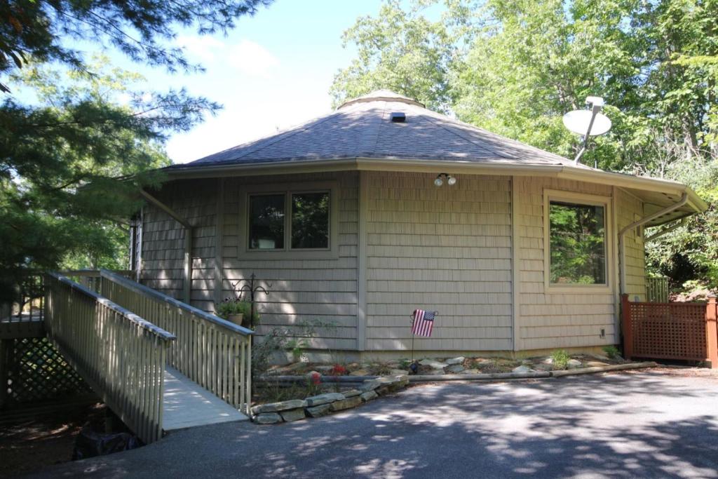 Pisgah Mountain House - image 5