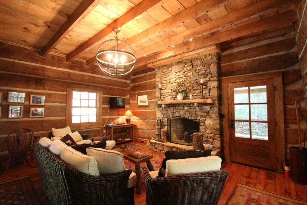 Sarah`s Cabin - main image