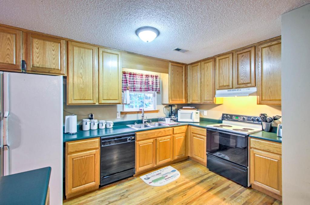 Cedar Mountain House on 12 Acres - Near Trails! - image 2