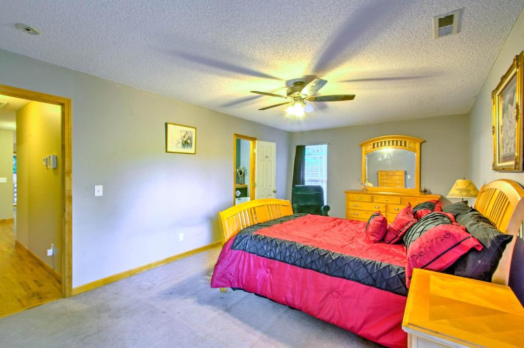 Cedar Mountain House on 12 Acres - Near Trails! - image 7