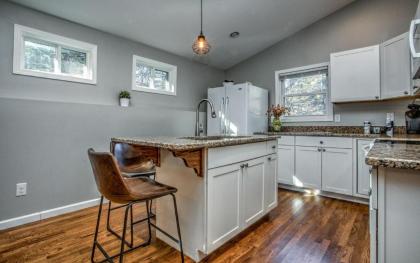 Pisgah Hillside Haven - image 10