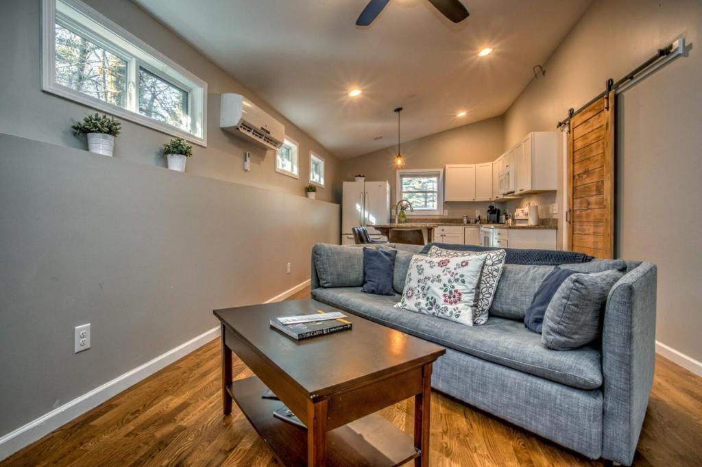Pisgah Hillside Haven - image 6