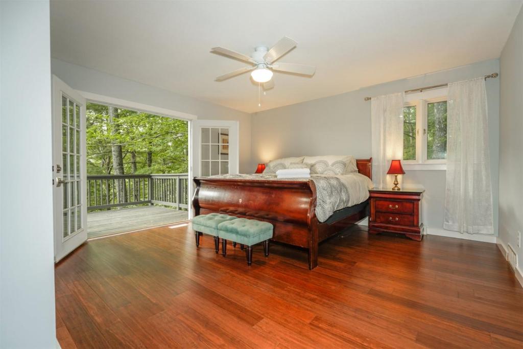 Hillside Hideaway at Glen Cannon - image 6