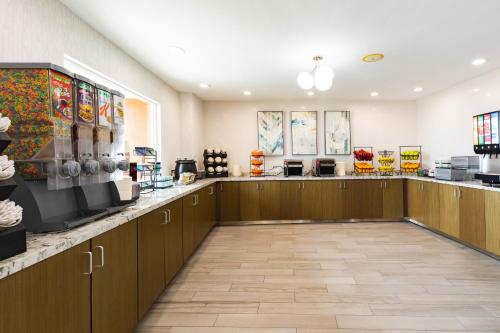 SeaCrest Oceanfront Hotel - image 3