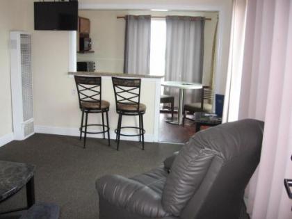 Dolphin Cove Motel - image 5