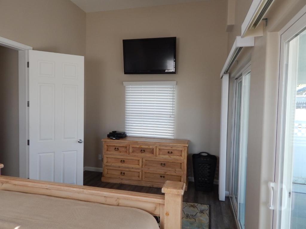 320 Main Street - image 3