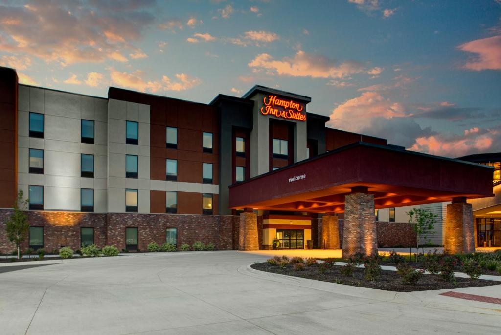 Hampton Inn & Suites Pittsburg Kansas Crossing - main image