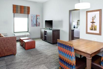 Hampton Inn & Suites Pittsburg Kansas Crossing - image 10