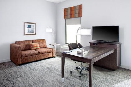 Hampton Inn & Suites Pittsburg Kansas Crossing - image 13