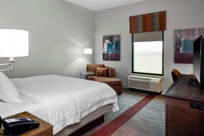 Hampton Inn & Suites Pittsburg Kansas Crossing - image 15