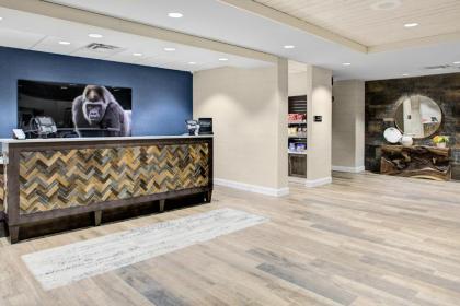 Hampton Inn & Suites Pittsburg Kansas Crossing - image 4
