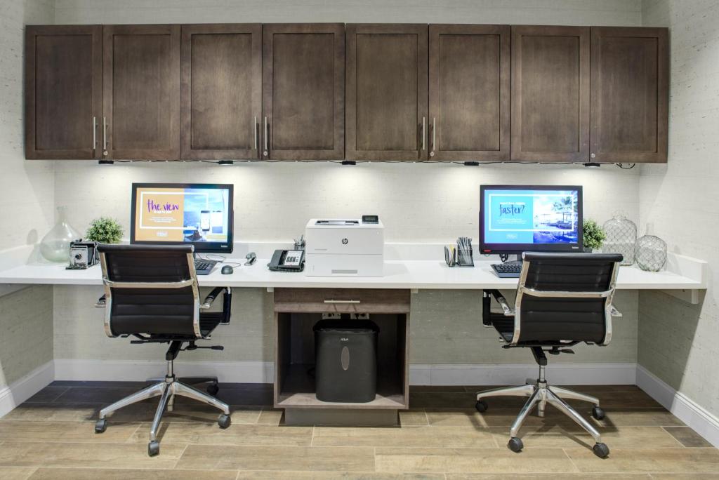 Hampton Inn & Suites Pittsburg Kansas Crossing - image 5