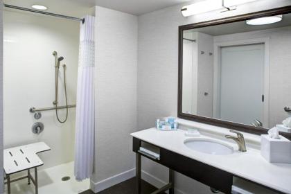 Hampton Inn & Suites Pittsburg Kansas Crossing - image 7