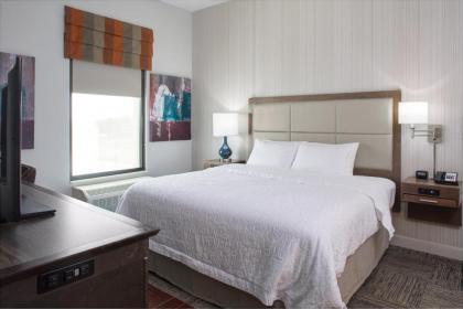 Hampton Inn & Suites Pittsburg Kansas Crossing - image 9
