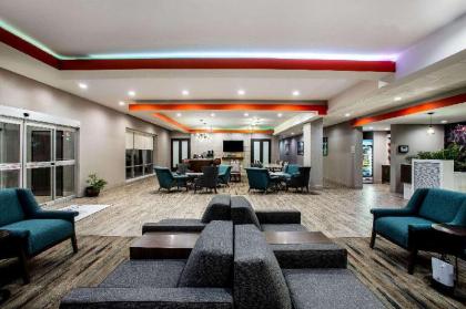 La Quinta Inn  Suites by Wyndham Pittsburg