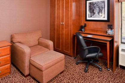 Pittsburgh-McKnight Rd Hotel - image 3