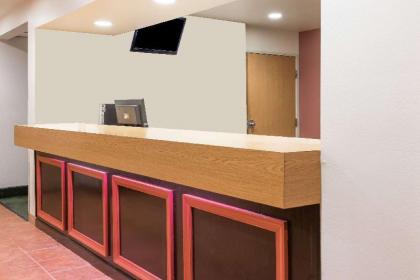 Super 8 by Wyndham Pittsburgh/Monroeville - image 4