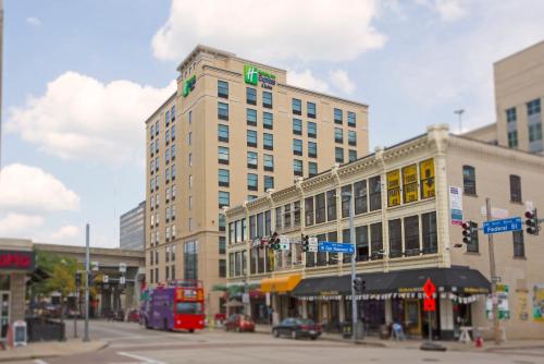 Holiday Inn Express & Suites Pittsburgh North Shore an IHG Hotel - main image