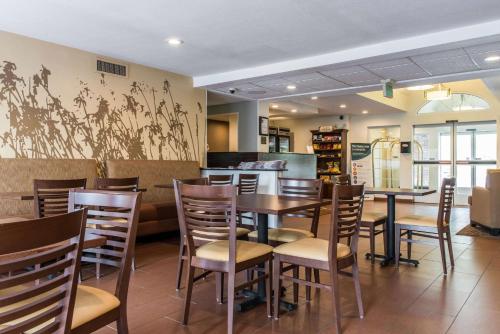 Sleep Inn & Suites Pittsburgh - image 3