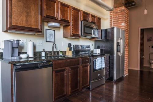 Frontdesk Aria Cultural District Lofts Downtown Pittsburgh - image 4