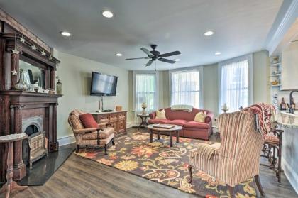 Quaint Pittsburgh Pad with Deck 5 Mi to Dtwn!