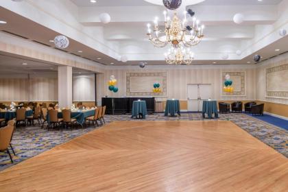 Holiday Inn & Suites Pittsfield-Berkshires an IHG Hotel - image 21