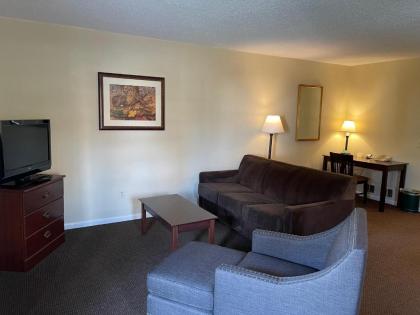 Berkshire Yankee Suites - An Extended Stay Hotel - image 11