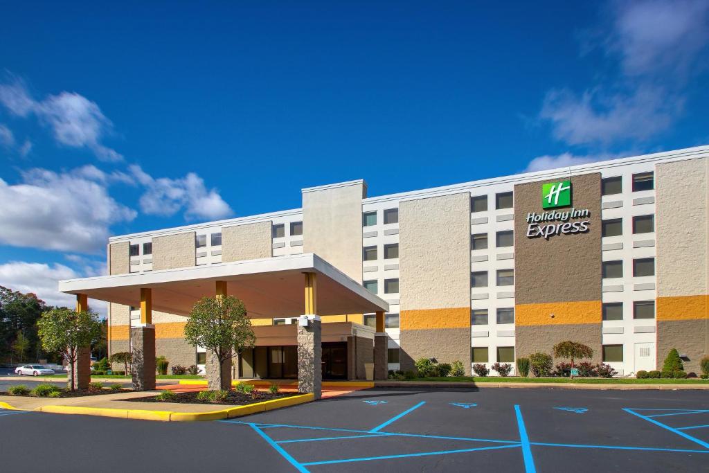 Holiday Inn Express Pittston - Scranton Airport an IHG Hotel - main image