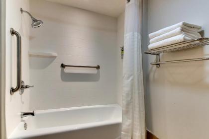 Holiday Inn Express Pittston - Scranton Airport an IHG Hotel - image 8