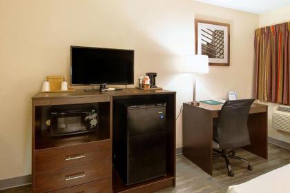 Quality Inn Plainfield I-395 - image 11
