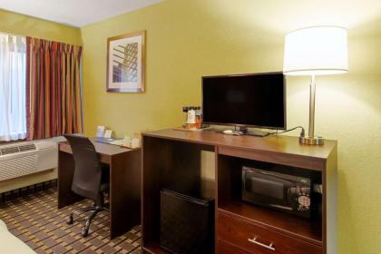 Quality Inn Plainfield I-395 - image 19