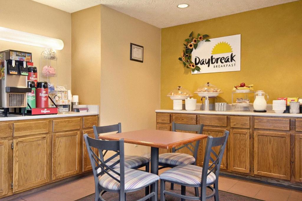 Days Inn by Wyndham Plainfield - image 6