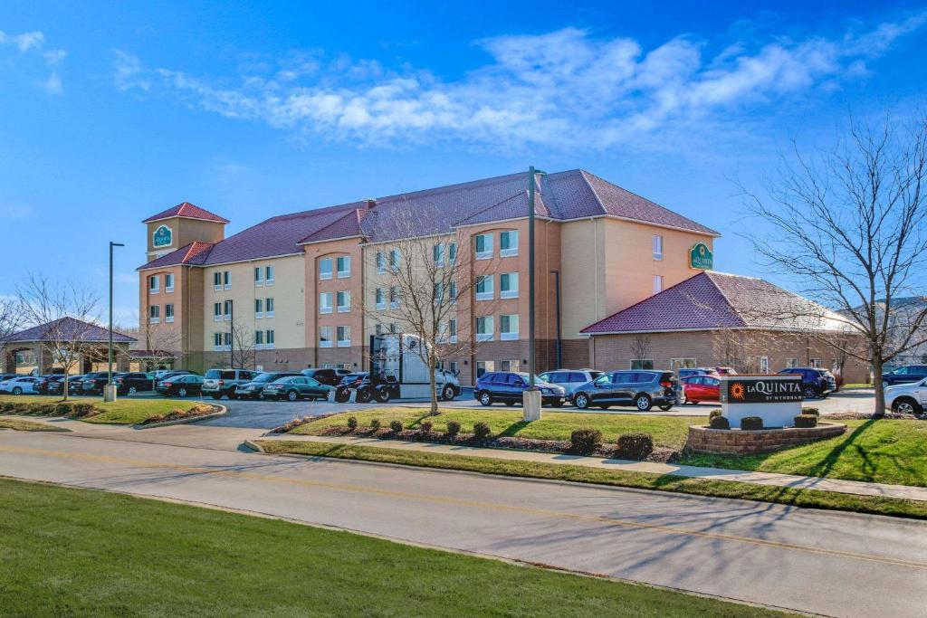 La Quinta by Wyndham Indianapolis Airport West - main image