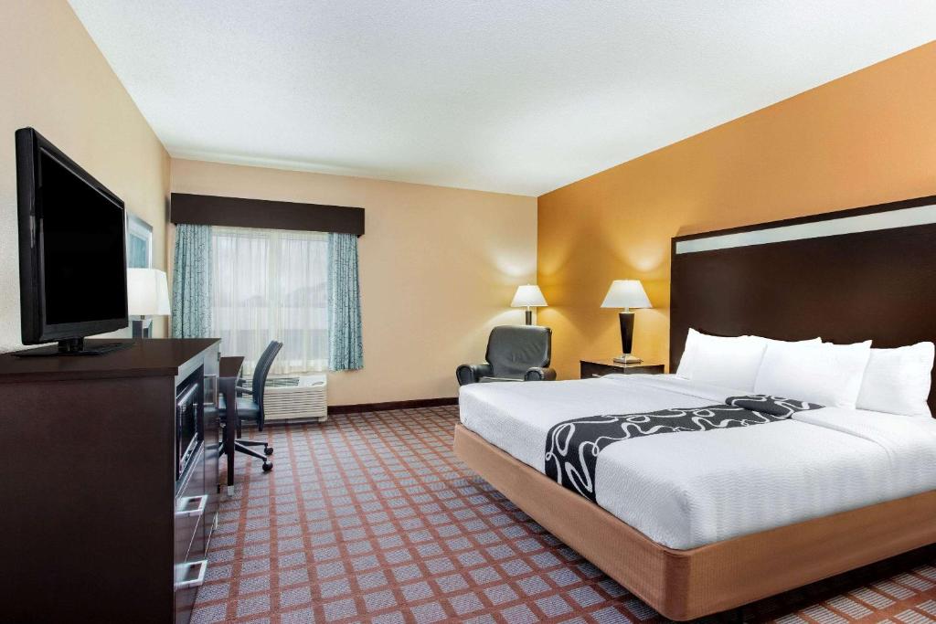 La Quinta by Wyndham Indianapolis Airport West - image 3