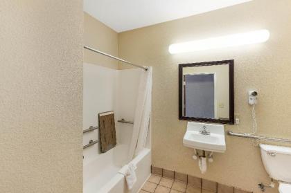 Comfort Suites Plainview - image 11