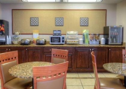Quality Inn & Suites - image 9