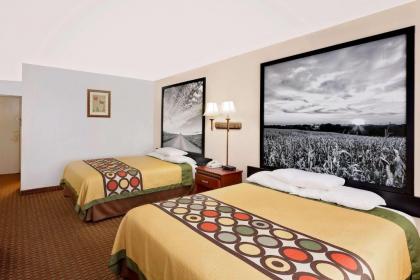 Super 8 by Wyndham Plainview - image 12